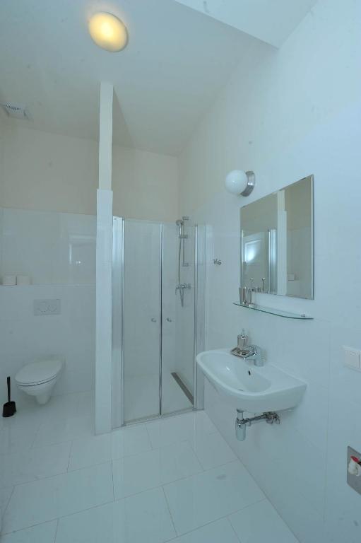 Debo Apartments - Contactless Check In Vienna Room photo